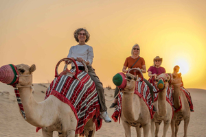 Dubai: Evening Camel Trekking & Dinner at Al Marmoom Oasis