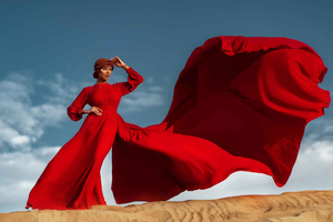 Dubai: Flying Dress Photo © Photoshoot 'Marilyn Package'