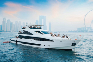 Dubai: Lyxig superyacht med bad och valfri öppen bar