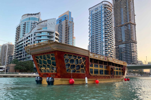 Puerto Deportivo de Dubai: Cena Crucero en Barco Tradicional