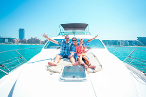 Dubai: Marina Sightseeing on Yacht with Breakfast