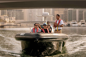 Dubai Marina: Die Black Boats 100-Min Private Tour