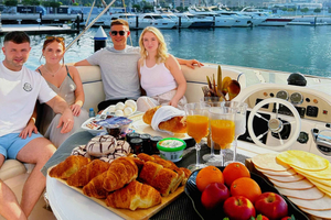 Dubai: Private Luxury Yacht Cruise & (Breakfast Optional)