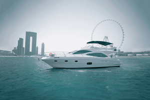 Dubai: Private Scenic Luxury Yacht Ride