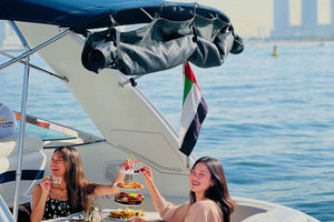 Dubai: Private Yacht Cruise & (High Tea Optional)