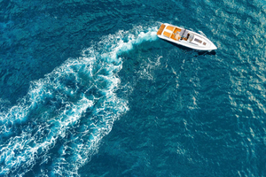 Dubai : Private Yacht Tour with Swimming at Palm Jumeirah