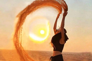 Safari nel deserto tra le dune rosse di Dubai con cena VIP BBQ