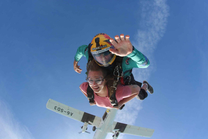 Dubai: lancio in paracadute tandem con foto e video