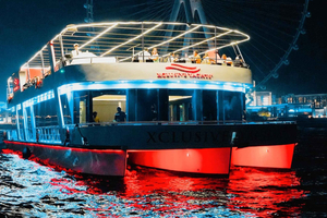 Dubai: Crociera al tramonto o con cena con musica dal vivo e open bar