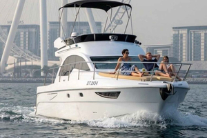 Private Yacht Tour: Dubai Boat Cruise with Optional BBQ