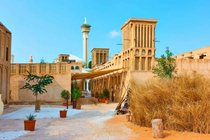 Walking Tour in Old Dubai.with Local Friend