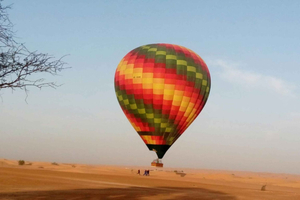 Dubái: globo aerostático al amanecer con certificado electrónico y traslado