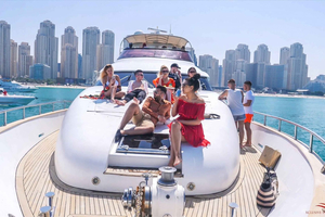 Dubai Marina: Luxury Yacht Tour with Breakfast or BBQ Option