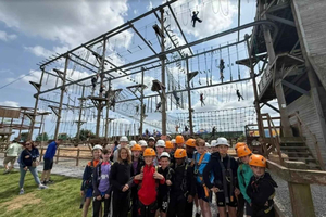 Adventure Tower -pääsylippu, johon sisältyy High Ropes -rata ja köysirata