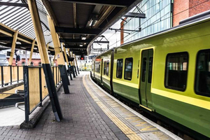 Dun Laoghaire: Hop-On/Hop-Off-Bustour durch Dublin mit Zugfahrt