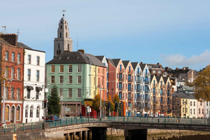 From Dublin:Cork,Cahir Castle,Rock of Cashel Tour in Spanish