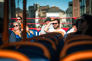 Abendliche Bustour mit Guide – Highlights der Stadt