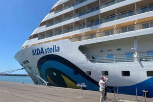 Port Elizabeth: City Tour, visit Nelson Mandela University.