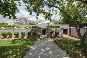 8A Grahamstown Luxury Guest House