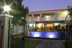Lodge on Main Guest House & Conference Centre