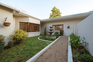 Lupus Den Country House