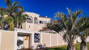 No.4 Boutique Beach House