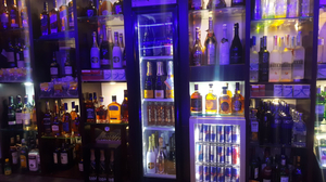 YOLO Lounge Qtn