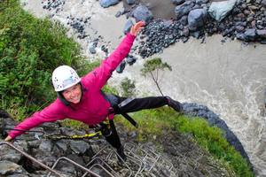Baños: tokkelbaan-, hangbrug- en via ferrata-avontuur