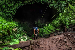 Excursión de Rapel de Medio Día en el Volcán Trillizos - Isla Isabela