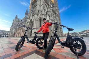 Visite citadine de Quito, « Mitad del Mundo » à vélo électrique et saveurs locales