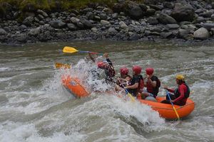 Rafting i den øvre del af Pastaza (niveau III + IV - det bedste i Baños)