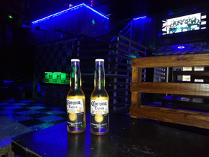 bar BLACKandWHITE