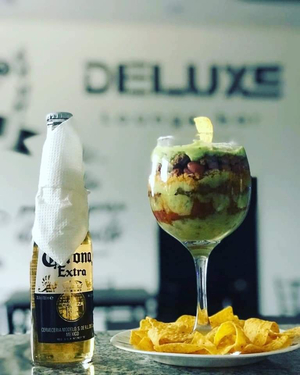 DELUXE Lounge Bar