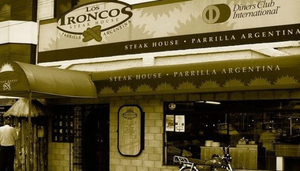 Los Troncos