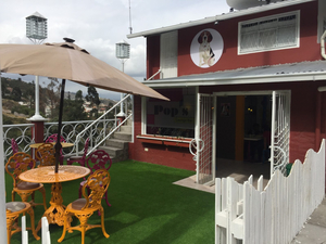 Pop’s Lounge Bar