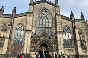 Rundgang von der Burg zum Holyrood Palace