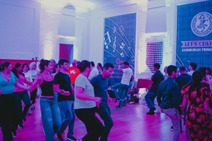 Esperienza di ballo ceilidh con band dal vivo