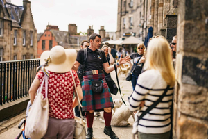 Edinburgh: Comedy Rundgang mit einem professionellen Comedian