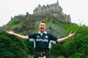 Edinburgh: Edinburgh Castle Tickets & Tour mit einem Kilt tragenden Guide