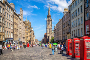 Edinburgh: Old Town Walking Tour with Local Guide