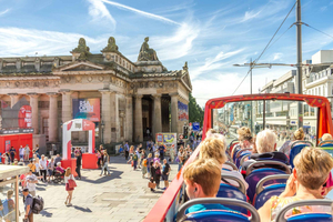 Edinburgh: Königliche Attraktionen mit Hop-On/Hop-Off-Bustour