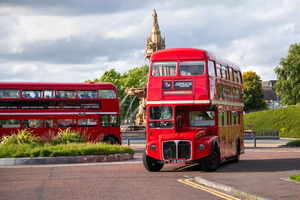 Edinburgh: Vintage Bus Tour with Afternoon Tea or Gin