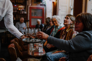 Edinburgh: Whisky Tasting and Storytelling in a Historic Pub