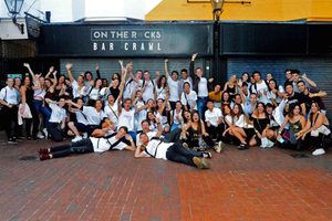 Edinburgh's Best Bar Crawl: Free Shots, Discounts, Photos