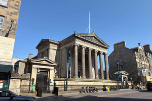 Medical History Walking Tour with a Scottish Gift