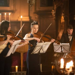 Der Nussknacker Suite zur Weihnachtszeit bei Kerzenlicht in der Neuen Stadt Kirche Edinburghs