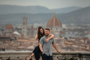 Photo Shoot with a Local Photographer and City Tour