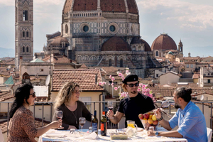 Florence : cours de yoga au coucher du soleil sur le toit et dîner