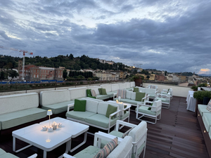 Empire Rooftop View American Bar & Pool