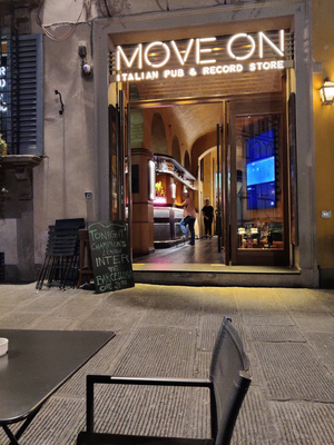 Move On - Italian Pub & Record Store